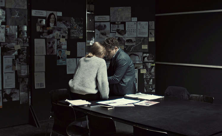 Ellie (Julia Jentsch) sieht ihren ehemaligen Chef und Geliebten, Claas Wallinger (Hanno Koffler), wieder.