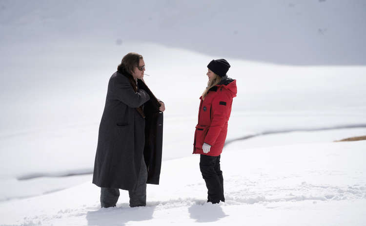 Erste Begegnung auf dem Pass: Gedeon Winter (Nicholas Ofczarek) und seine deutsche Kollegin Ellie Stocker (Julia Jentsch).