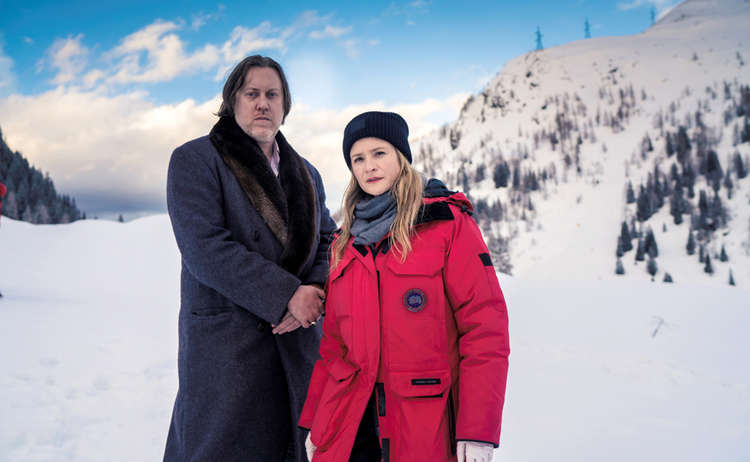 Raufen sich im Laufe des Falles zusammen: Gedeon Winter (Nicholas Ofczarek) und Ellie Stocker (Julia Jentsch).