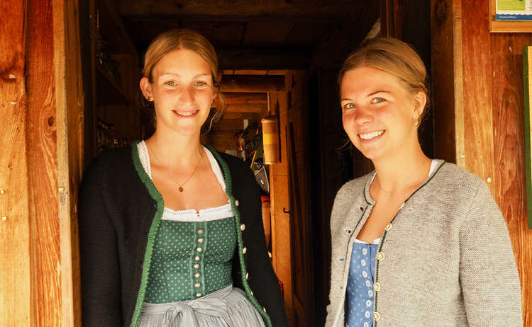 Sophia und Julia, Sennerinnen auf der Priesbergalm