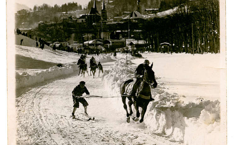 Etwa 1930 wurde auf der Breitwiese in Berchtesgaden (jetzt  Sportplatz) ein Skijöring veranstaltet. Die Disziplin war seit 1928 olympisch.