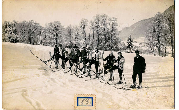 Skikursteilnehmer 1920 am Naglerfeld in Berchtesgaden