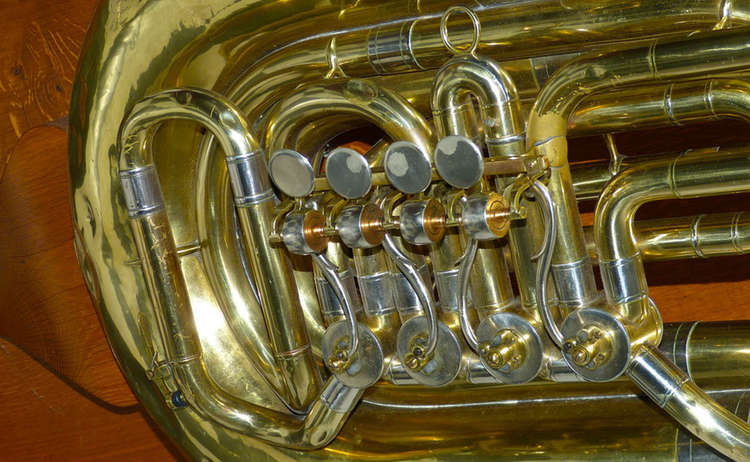 Die Tuba ist in der Volksmusik ein beliebtes Instrument; Pixabay.com © falco (CC0 1.0)